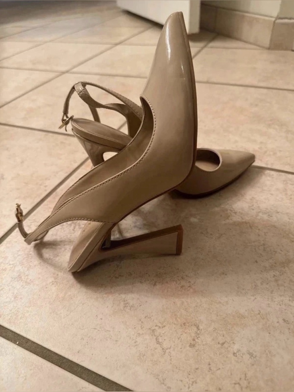 Nine West Slingback Pointed-Toe Heels Size 6